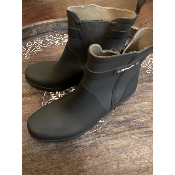 Women's Tretorn Medium Grey Rubber Ankle Boots sz 10 (10.5) - Picture 1 of 8